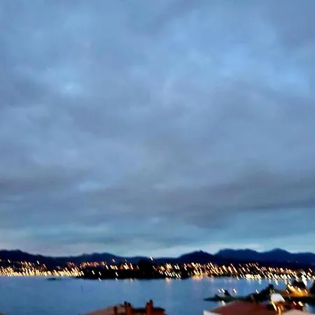 Holibai, Bela Arnela, Apto Luminoso Con Encantadoras Vistas Al Mar アパート